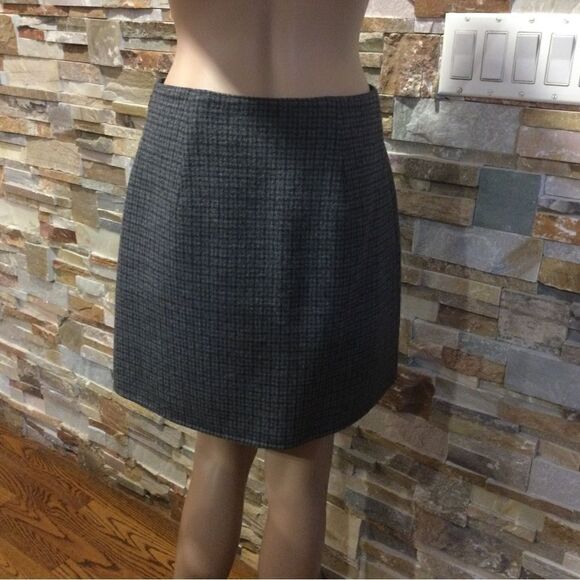 CLUB MONACO Mini Skirt - Picture 4 of 7